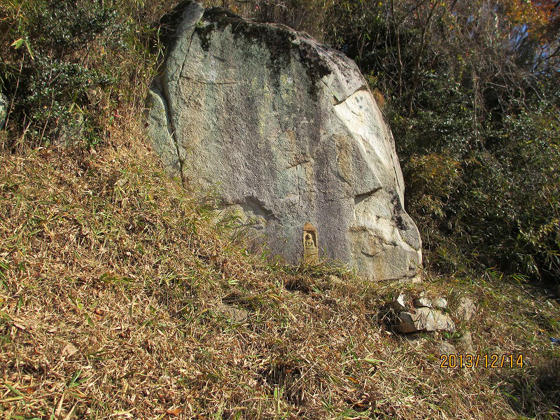 発見された石仏