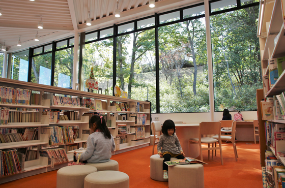 杜の図書館